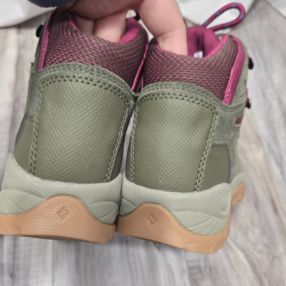 Columbia Women's Newton Ridge Plus Waterproof Amped Hiking Shoe, Peatmoss/Red On - Picture 7 of 14